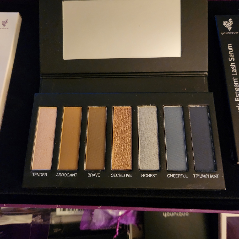 Younique Moodstruck Eyeshadow Palette #4 - Multi-Color